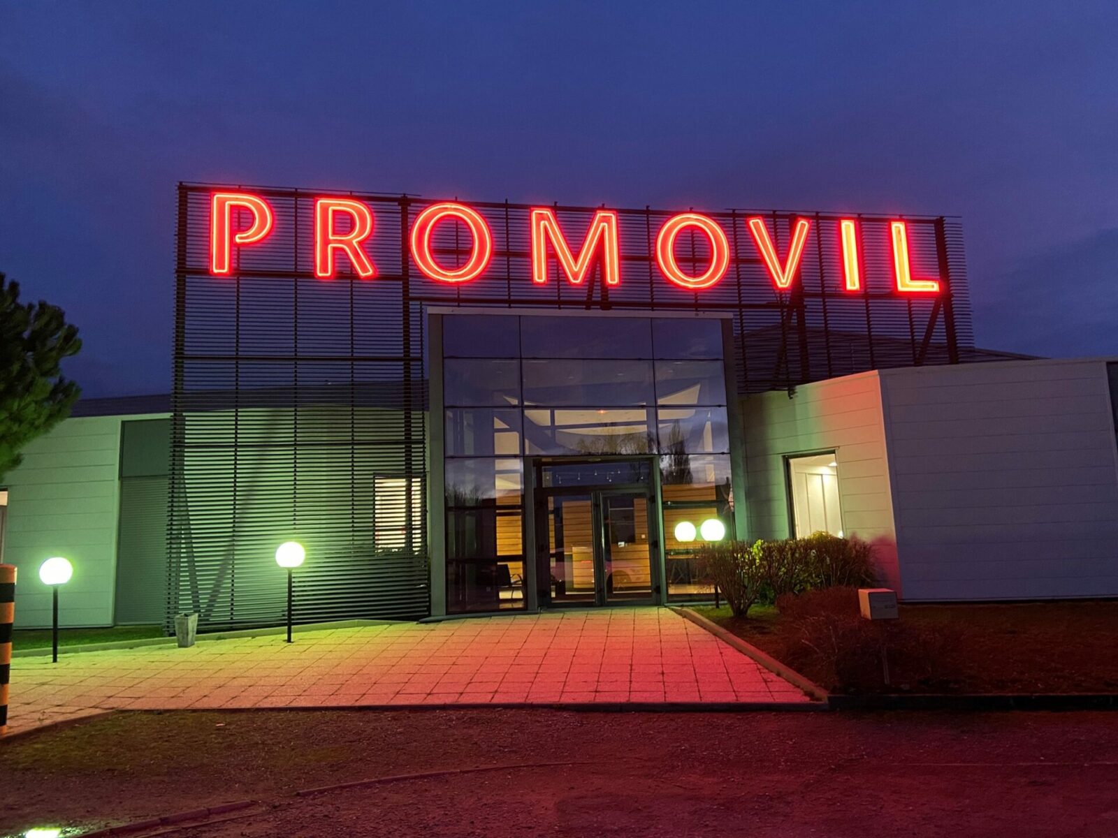 Promovil Affichage Digital Et Publicitaire Dans Le Grand Ouest 49 Enterprise De Nuit